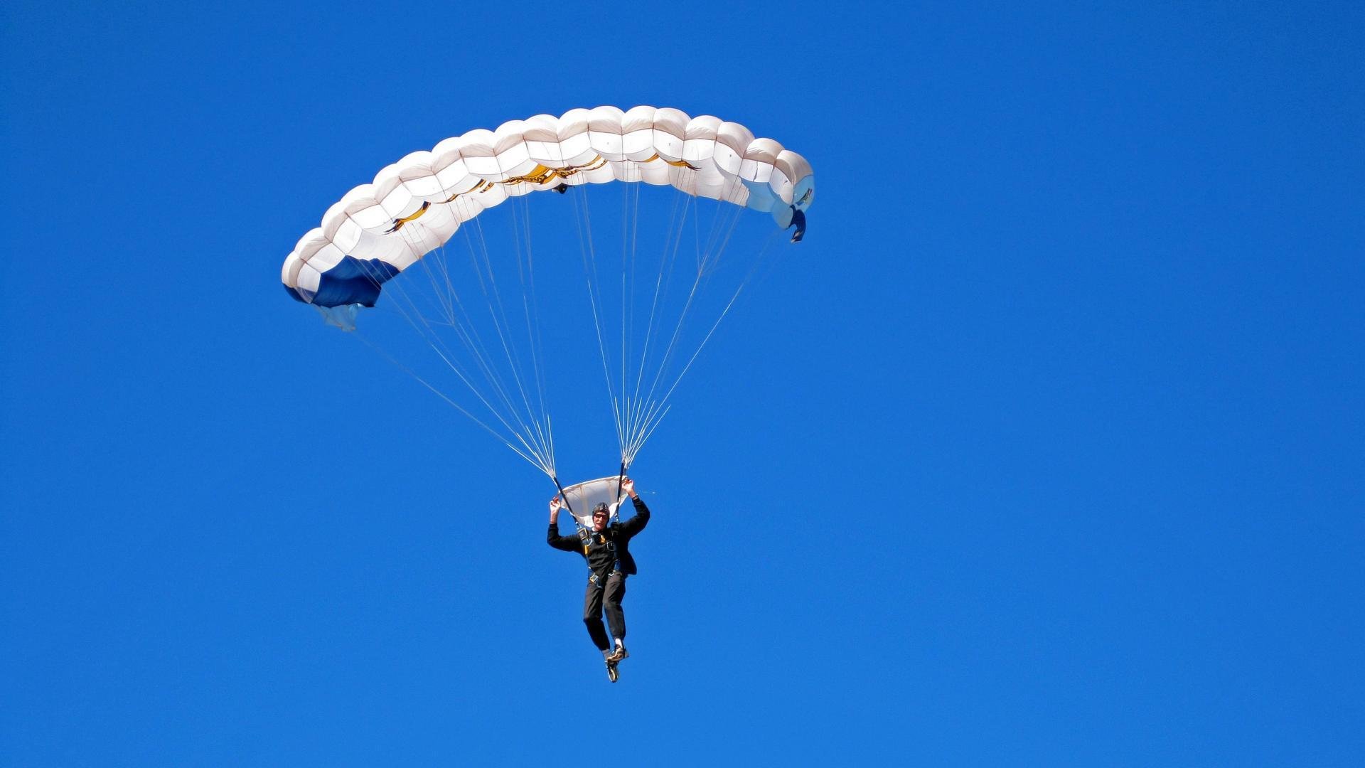 一抢定乾坤，Hans Sama的极限一搏，如何让KC在双料战场上碾碎FNC的王朝幻梦